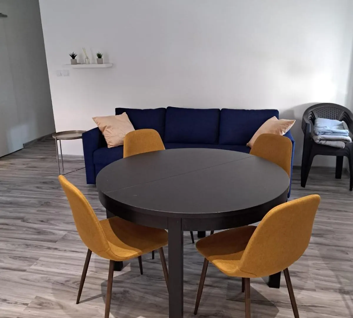 Yellow Apartment Pula