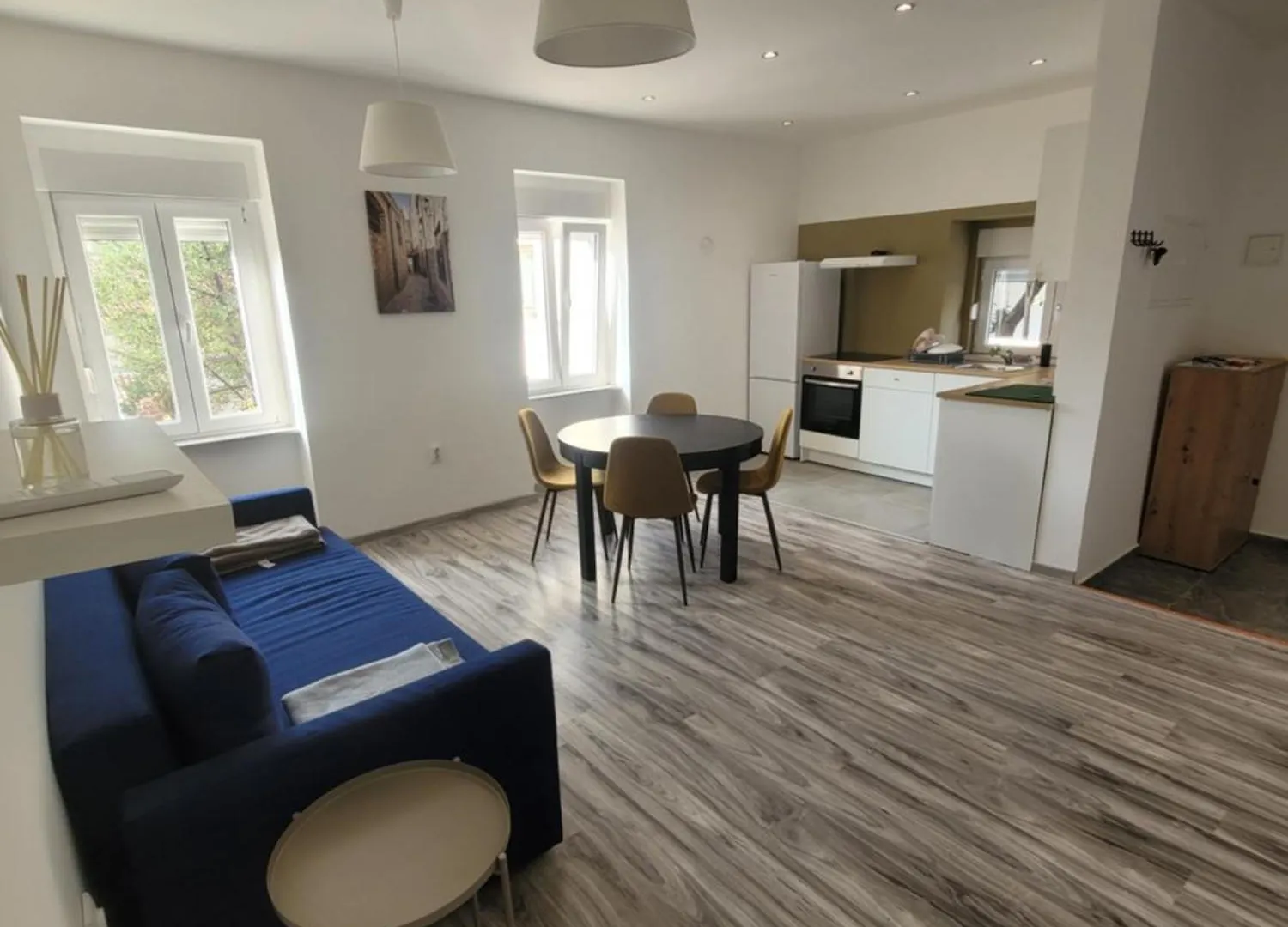 Yellow Apartment PUY