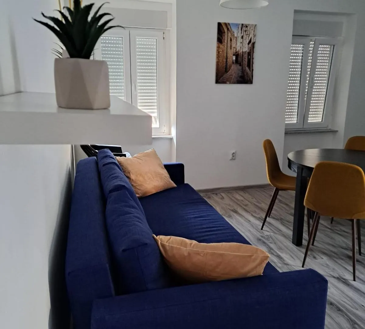 Yellow Apartment Pula Croatia